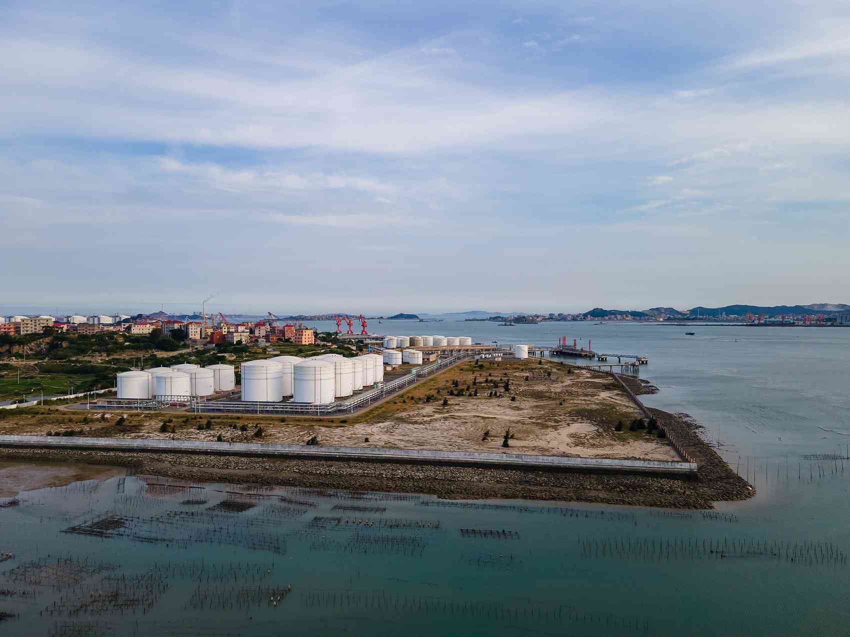 LNG储罐与接收站场景